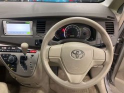 TOYOTA ISIS L 4WD 2014