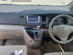 TOYOTA ISIS L 4WD 2014