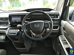 HONDA STEPWGN 4 WD 7-SEATERS 2015