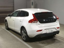 VOLVO V40  2016