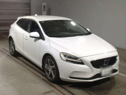 VOLVO V40  2016