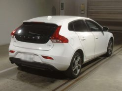 VOLVO V40  2016