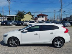 VOLVO V40  2016