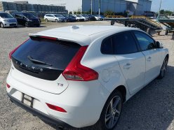 VOLVO V40  2016