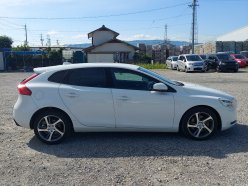 VOLVO V40  2016