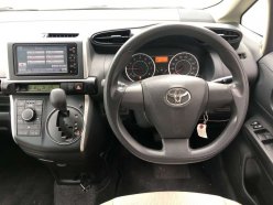 TOYOTA WISH 1.8X 4WD 2010