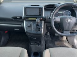 TOYOTA WISH 1.8X 4WD 2010