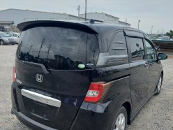 HONDA FREED SPIKE G Aero 2011