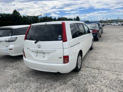 TOYOTA ISIS L G Edition 2010