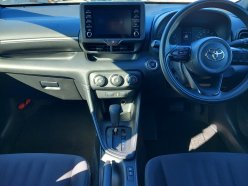 TOYOTA YARIS X 2020