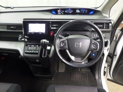 HONDA STEPWGN SPADA 7 SEATER 2015