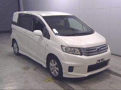HONDA FREED SPIKE G Aero 2011