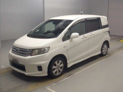 HONDA FREED SPIKE G AERO 2010