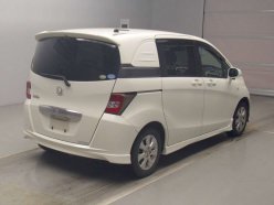 HONDA FREED SPIKE G AERO 2010