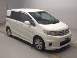 HONDA FREED SPIKE G AERO 2010