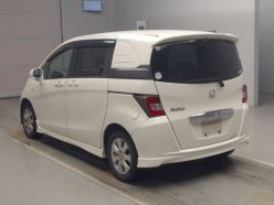 HONDA FREED SPIKE G AERO 2010