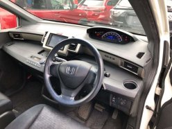 HONDA FREED SPIKE G AERO 2010