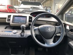 HONDA FREED SPIKE G AERO 2010