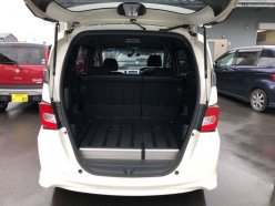 HONDA FREED SPIKE G AERO 2010
