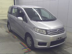 HONDA FREED SPIKE G 2011