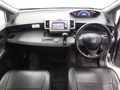 HONDA FREED SPIKE G 2011