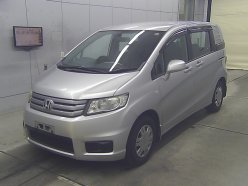 HONDA FREED SPIKE G 2011