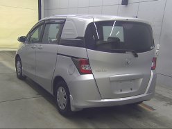 HONDA FREED SPIKE G 2011