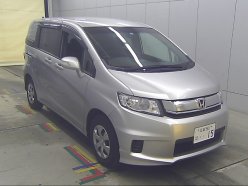 HONDA FREED SPIKE G PREMIUM EDITION 2015