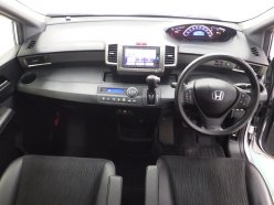 HONDA FREED SPIKE G PREMIUM EDITION 2015