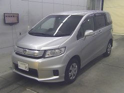 HONDA FREED SPIKE G PREMIUM EDITION 2015