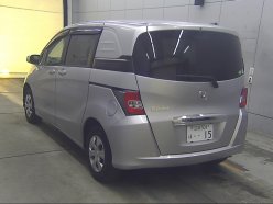 HONDA FREED SPIKE G PREMIUM EDITION 2015