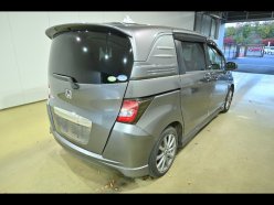 HONDA FREED SPIKE G AERO 2011