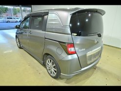 HONDA FREED SPIKE G AERO 2011