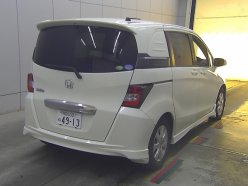 HONDA FREED SPIKE G Aero 2011