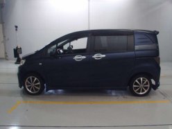 HONDA FREED SPIKE G Aero 2010