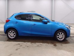 MAZDA DEMIO 13S 4WD 2015