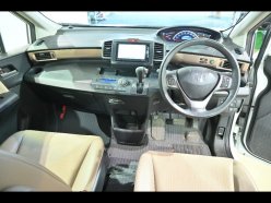 HONDA FREED G Premium Edition 7seats 2015