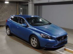 VOLVO V40 T3 2015