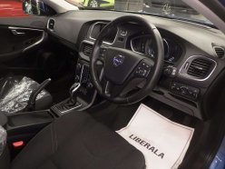 VOLVO V40 T3 2015