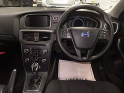 VOLVO V40 T3 2015