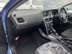 VOLVO V40 T3 2015