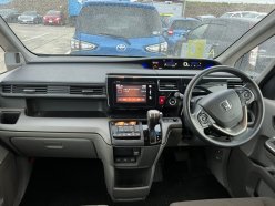 HONDA STEPWGN 4WD G 7seats 2015