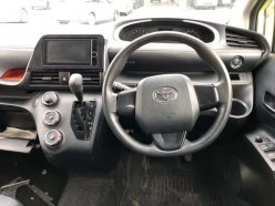 TOYOTA SIENTA X 2015