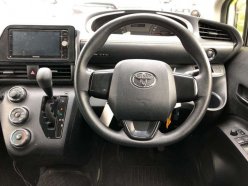 TOYOTA SIENTA X 2015