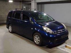 TOYOTA ISIS Platana 2011