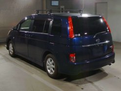 TOYOTA ISIS Platana 2011