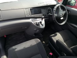 TOYOTA ISIS Platana 2011