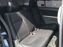 TOYOTA ISIS Platana 2011