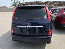 TOYOTA ISIS Platana 2011