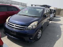 TOYOTA ISIS Platana 2011